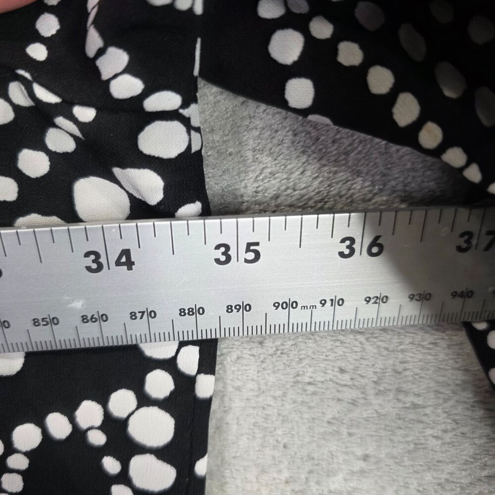 Womens Maggie Barnes Black & White Dotted Blouse Button Up Polyester Stretch 5X - Picture 4 of 6